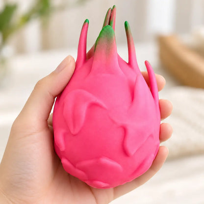 squishy craquant fruit du dragon en main