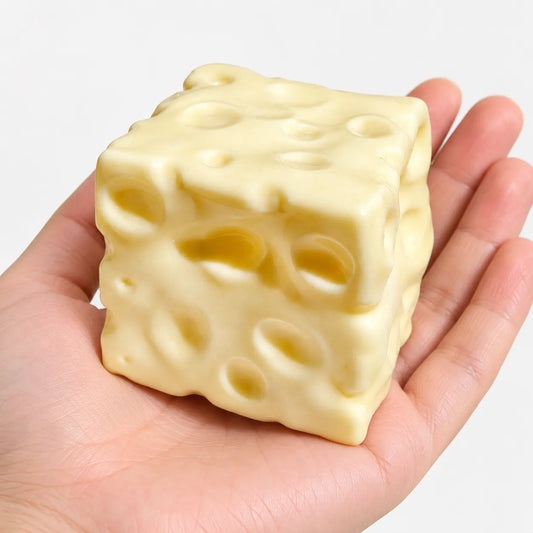 Squishy Fromage en main